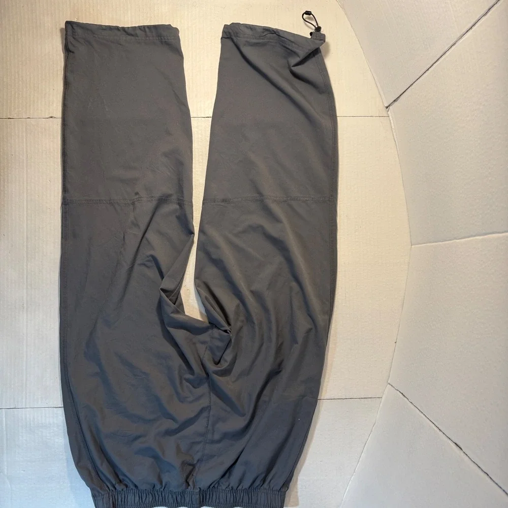 Nike Dri Fit Mens‎ M Athletic Pants Gray Elastic Waist Drawstring bottom Pockets